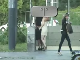 Երիտասարդ կնոջը խաբելը գործողության մեջ