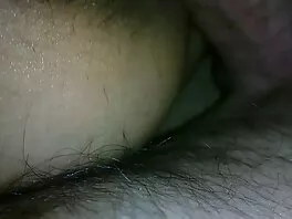 Jizz ռումբ իր ամուր հետույքի վրա