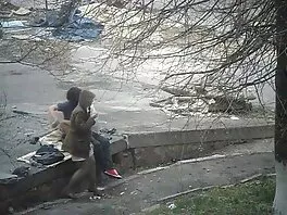Ես թիկունքից մեխեցի կնոջս հետույքը
