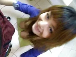 Փոքր կրծքեր GF Խաղում է խաղալիքով