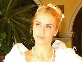 Խաղալով իմ սեղմած կակաչի հետ